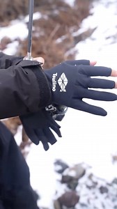 Tsulino on Instagram: "「寒さに負けない、快適なルアー操作を！」 寒い冬の釣りで手がかじかむと、思うようにルアー操作ができない…そんな悩みを解決！✨ 約40%の保温力アップ × タイタニュームα生地採用 のトリプル構造で、冷たい風をシャットアウト！さらに、3本カット仕様だから、ルアー交換や細かい作業もスムーズにこなせる。 寒さを気にせず、思い通りの釣りを楽しもう❄️🎣 ※動画は前モデルになります。 現行モデルはオンラインショップをご確認ください。 ⋰⋱⋰ ⋱Tsulino ⋰ ⋱⋰ ⋱⁣ 釣りは、もっと楽しくなる⁣ MAKE FISHING MORE FUN.⁣ ⁣ tsulinoオンラインショップは プロフィールからご覧頂けます🚤🎣⁣ ⁣ ⋱⋰ ⋱⋰ ⋱⋰ ⋱⋰ ⋱⋰ ⋱⋰⁣ ㅤㅤㅤ🐟ㅤㅤㅤ🐟ㅤㅤㅤ🐟 #ツリノ #tsulino #イシグロ #冬でも快適 #防寒グローブ #釣りの必需品 #ルアー交換スムーズ #寒さ対策 #釣り好きと繋がりたい"