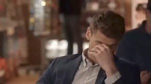 Mon Amoureux Secret avec Lacey Chabert Film Comédie Romantique 2024 Complet en Francais Résumé entier : À la tête d'un grand restaurant, Chloé rend visite à son père dans le vignoble familial et apprend qu'il compte vendre l'exploitation pour son départ à la retraite. Bien qu'elle s'oppose à la vente, Chloé organise un beau stand pour le festival du vin de la Saint-Valentin. Lorsque Seth, commercial pour une grande compagnie vinicole, souhaite concrétiser l'affaire, Chloé n'est pas décidée à lui