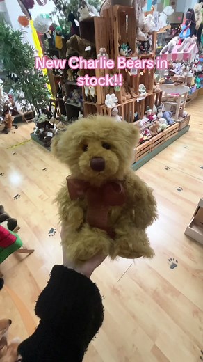 🐻✨ Brand new Charlie Bears have just arrived at World of Bears! Each one is full of charm, character, and cuddly personality. Some products are only available in-store, so be sure to visit us to meet them in person before they’re gone! 💕 Find your next forever friend today at World of Bears — where every bear has a story to tell. 🧸 👉 https://www.worldofbears.com/product-category/brands/charlie-bears/ #CharlieBears #WorldOfBears #TeddyBearCollectors #BearLovers #NewArrivals #InStoreExclusive 