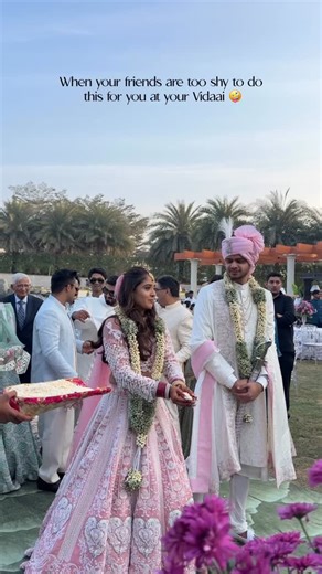 When your friends are too shy to sing this at your Vidaai🥹Social Media Managed by : @wed.canvas Wedding Planner : @yourweddingsquad Mua : @jahnvibehll Decor : @floraltheoriez Bride’s outfit : @riantasofficial @weddingbazaarofficial @weddingsutra @weddingz.in @bridalaffairind @wedmegood [ Funny Bride, Trending, Vidaai Moment, BTS , Cool Bride K , Wedding Planning , Day Wedding, Bridgerton Theme , Wedding Planning, Wedmegood ] | Your Wedding Squad