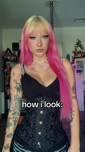 DROP THAT BODY OFF GIRL LETS GET OUR NAILS DONE !!! #bi #wlw #alt