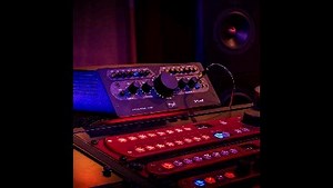 Introducing the complete monitoring solution. SPL MTC Mk2 – the next-generation Monitor & Talkback Controller 🎶 👉 Advanced source and speaker selection, multiple monitoring modes, an integrated premium talkback system, headphone amplifiers with Phonitor Matrix, an additional input for a dedicated artist mix, and an internal audio operating voltage of /-18 volts make the MTC Mk2 once again the professional studio standard among monitor controllers. ₹136,340 For more info on high-end @soundperfo