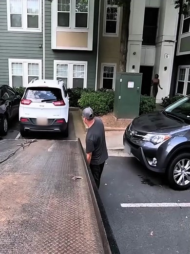 Toying With The Managers Will Get Your Truck Towed #towtrucker #towtruckerus #towcar