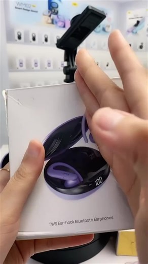 KiiP WM02 Pro TWS Earbuds: Smart LED Display