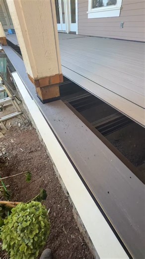 Jason Russell on Instagram: "Quick Tip!!! It’s hard to beat a string line to make that first plank ready to set the rest of the deck to. We’re starting with a 7 1/4” piece of @timbertech #azek dark hickory to trick this joint. Volume up on how to solve the “where to start laying my decking” conundrum. #drdecks #yourprescriptionforquality"