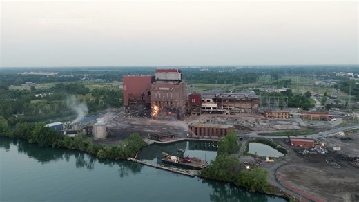 Part of a shuttered power plant near Detroit was demolished Friday by explosives that turned the hulking structure into piles of rubble and kicked up a wall of dust and flames. STORY: https://upnorthlive.com/news/local/shuttered-detroit-area-power-plant-demolished-by-explosives (Associated Press) | UpNorthLive