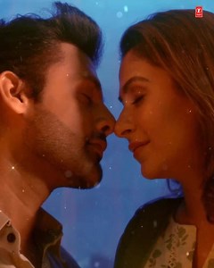 #PyaarMein took us to the golden era of love and now our heart is stuck there! Tune in now: https://bit.ly/PyaarMein #tseries #BhushanKumar Stebin Ben Malvika Raaj Roshan Se Roshan Javed Akhtar Bharat Goel Donati Media | T-Series