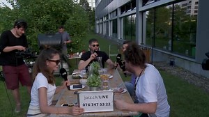 Die Schlangenfrau Nina Burri zog sich auf dem Times Square nackt aus: joiz.ch/NinaBurri | joiz