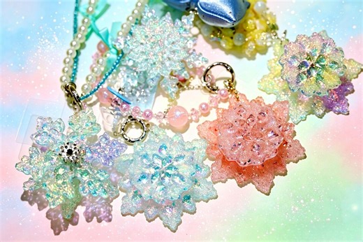 Handmade Spinning Snowflake Resin Keychain | Iridescent Glitter Bag Charm | Fidget Toy | Cute Gift for Her - Etsy