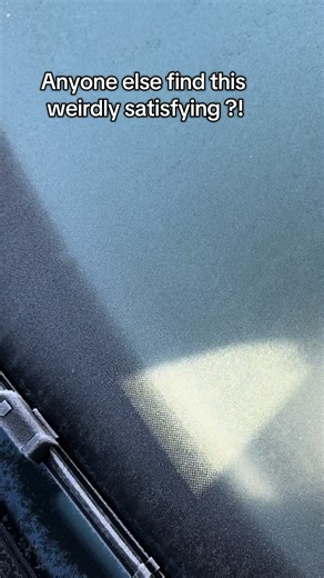 I’m sorry but does anyone else find this weirdly satisfying?! I love doing this #weird #strange #weirdthings #weirdhabits #weirdlysatisfying