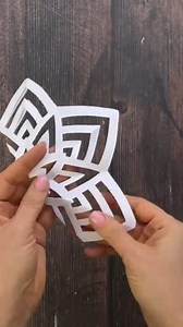 Easy Snowflake paper❄️ #DIY #christmas #howtomake #craft #snowflakes #papersnowflakes | Craft Hack