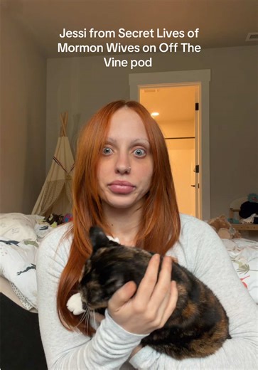 TO BE CLEAR - @Kaitlyn Bristowe is not the only interviewer I’ve seen do this during this press tour! No shade to her whatsoever I think she’s a great interviewer and always so engaging with her guests! Maybe I’m being too harsh but these are just my immediate thoughts after watching the pod 🤷🏼‍♀️😬 @secretlivesonhulu @Jessi Draper #secretlivesofmormonwives #secretlivesofmormonwiveshulu #slomw #momtok #mormonwives