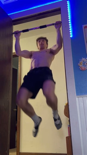 Clap pull-ups😼 #calisthenics #motivation #bodyweightexercise #workout #pullups