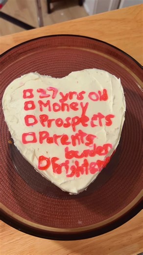 expert at writing on cakes