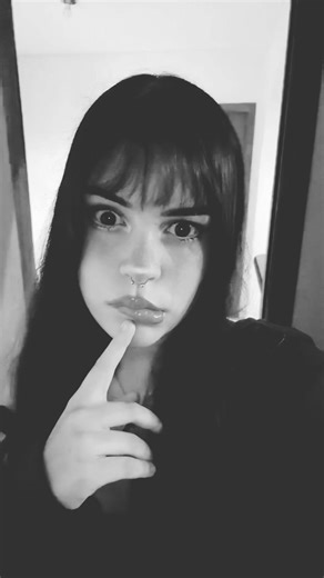 Esse pircing nem parece ser falso kk#fyp #viral #makeup #franja #viraliza