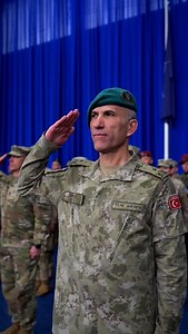 Today, Major General Enrico Barduani handed over the command of NATO’s KFOR mission to Major General Özkan Ulutaş during a ceremony at KFOR Headquarters in Camp Film City, Pristina. Admiral Stuart B. Munsch, predided over the event. In his farewell address, General Barduani paid tribute to those who gave their lives for peace and thanked all KFOR personnel – “the best players a coach could have” – for their professionalism, dedication and sacrifice. He underlined that, although the security situ