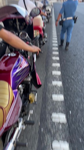 ゼファー止まる〜高速隊さん〜危ないからと〜安全な所まで〜後ろ付いてくれました〜ご誘導有難う御座いました〜ご安全に〜無事〜仲間に〜直して頂きました〜