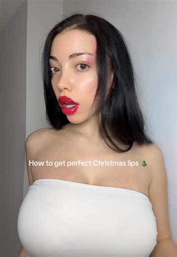 Achieve Perfect Christmas Lips with Lip Serum Tips
