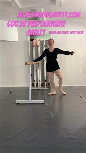 Ballet coupe de pied derrière think heel hugs toes trace