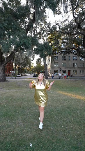 When the weather cools off, Savannah comes alive with events! 🍂 Fall is one of my favorite seasons here because there’s just so much to do. Jazz Fest may be my favorite.... second only to St. Patrick’s Day! 🎶☘️ Mark your calendars for all the fall happenings you won’t want to miss, like Oktoberfest, oyster roasts, and more. Thinking about making Savannah home, or just curious what it’s like to live here year-round? Give me a call 912-388-2828. I’d love to share the inside scoop. 📞✨ | Jenny Ru