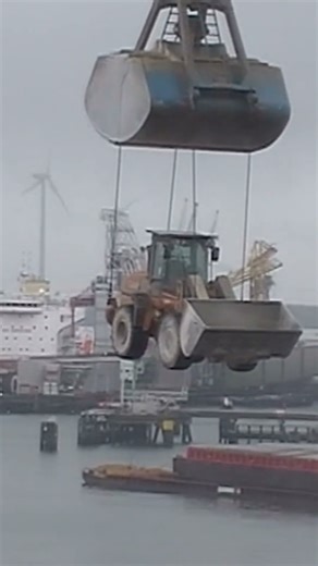 Payloader pulled out from Cargo Hold...
