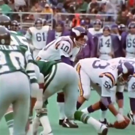 1976-10-24 Minnesota Vikings @ Philadelphia Eagles (Chuck Foreman 32-yard touchdown run) | On this day in Professional Football History