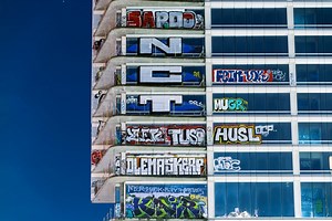 A trio of incomplete skyscrapers in downtown Los Angeles have been covered with graffiti, sparking debate about the development, which has been abandoned since 2019. Graffiti artists began covering the Oceanwide Plaza development with tags in late January, scaling the buildings’ unfinished exteriors to mark them with spray-painted names and phrases in a variety of colourful designs. Footage by www.rephotoshoot.com Edit by Simon Volt | Dezeen