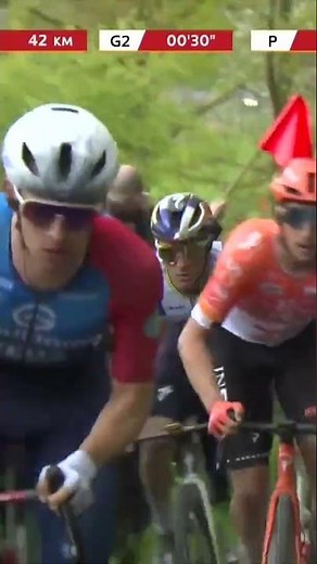 Romain Gregoire kicks things off in Amstel Gold as Remco latches himself to the Frenchman’s wheel.