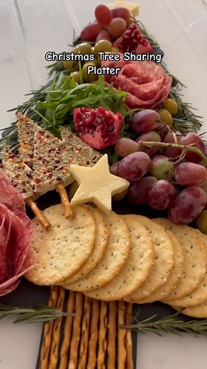 23K views · 284 reactions | Christmas Tree Sharing Platter  Love doing these for the festive season! It woukd be ideal for a ‘bring a board’ night or for Christmas Day/ Boxing day snacks  What would you put on your’s? #christmasappetizer #christmasappetizers #christmasappetiser #christmasfood #christmas2023 #christmasideas #christmasidea #christmasfoodideas #fyp #xmasfood #xmasideas | Payten Richard | Facebook