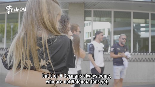 🌏 FAN STORY | Pleasant meeting between Valencia CF players and the Valencia CF Supporters’ Club of Berlin 🇩🇪 ➡️Discover the origin of this international Valencia CF supporters’ club 🔗 https://www.valenciacf.com/en/17577492656363720 | Valencia C.F