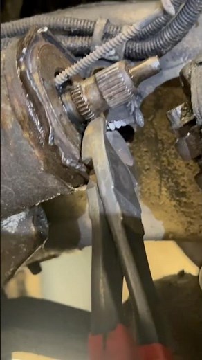 Simple Steering Box Seal Removal? #squarebodychevy #powersteering #leaks #bigblockchevy #oilseal