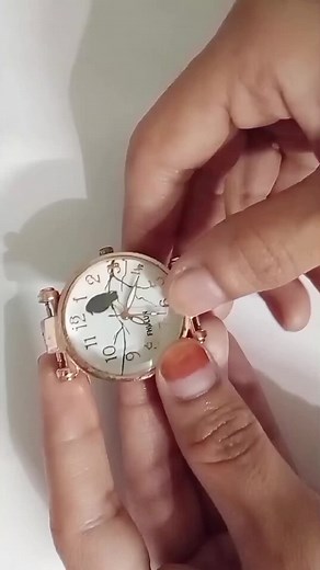 DIY watch ⌚ #diycrafter #DIY #trending #viràl #dıycrafts #reeljiyorealjiyo #handwatches❣️ #fashionjewelry #koreanjewelry #craftwithme #crystaljewelry #diywatch