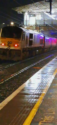 Enterprise DD 9001 & IÉ 201 (227) passing on Ex-Belfast service heading to Dublin Connolly | #fyp #irishrail #irishrailway #trains #trainspotting