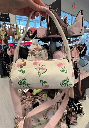 TJ Maxx Shopping | the NEW Juicy bags are literally so cute!! ✨ ANDDD this is now my first Juicy day dreamer!!! 🥴 @Juicy Couture @TJ Maxx | #tjmaxx#juicycouture#juicycouturefinds#shopping#tjmaxxshopping