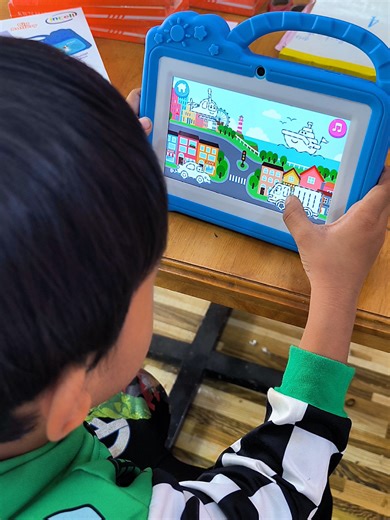 သားသားမီးမီးတို့အတွက်နှစ်သစ်လက်ဆောင်ပေးဖို့ Kids Tablet လေးရောက်ရှိထားပါတယ်နော်.. #timepiece #smrtwatchmyanmar #myanmartiktok #Q40kidstablect #views