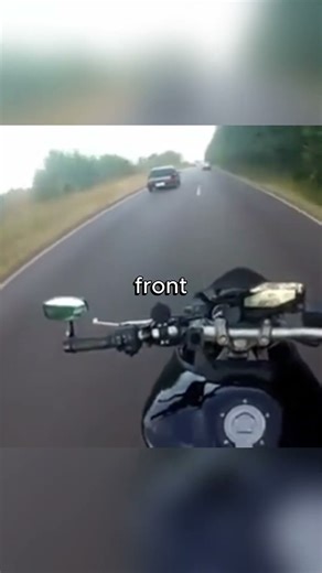 “Reckless Driver Targets a Motorcyclist — Rider Barely Escapes”