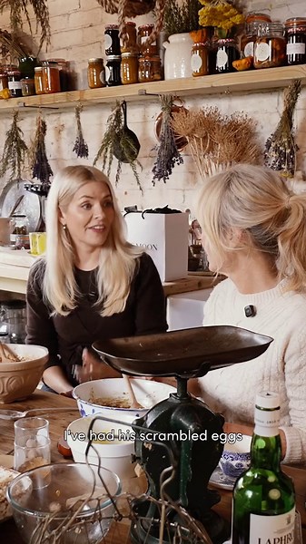 Holly Willoughby & Clodagh McKenna make plum pudding