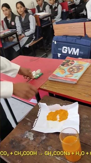 CO₂ Gas Experiment . Vinegar + Baking Soda Reaction