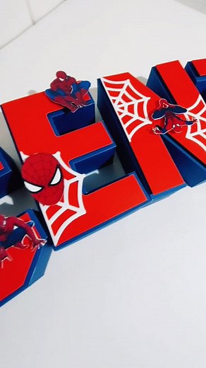 Letras corpóreas y 3D: Decoración creativa para fiestas temáticas de Spiderman