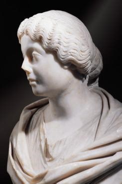 The YouTube Beauty Expert Who Re-creates Ancient Roman Hair