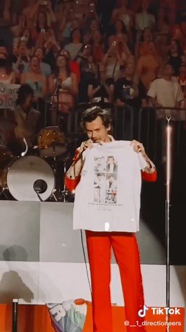 Harry Styles Wears One Direction T-Shirt at Live Show