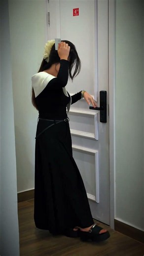 Someone Left An Expensive Gift At Her Door... #kindness #helpothers #bekind #trap