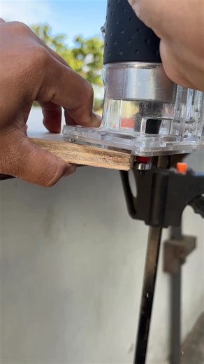 木作職人 | 海邊木工 Woodworking on Instagram: "Woodworking is simple. I‘ll show you how to fix and finish edges with a router—projects anyone can do. #woodworking #router #diy #woodworker #tools #handyman #woodrepair #satisfying #asmr #craftsmanship #homedecor #diyprojects #workshop #woodcraft #finishing #carpentry #lifehacks #woodworkingforall #creative #homeimprovement #beginnerwoodworking #木工 #手作 #修邊機 #DIY教學 #木工工具 #職人 #居家改造 #暮らしを整える #インテリア"