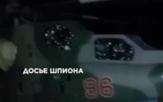 俄军展示被海马斯袭击的米28NM和米8MTSh受损情况，其中米28NM的驾驶舱和玻璃挡住了大部分钨钢球，而米8受到的损坏更为严重
