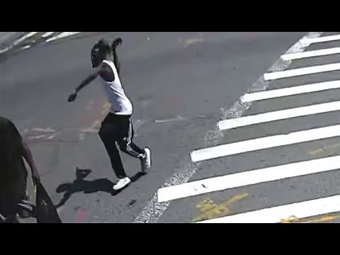 Random, unprovoked attack with a bottle injures man in Manhattan