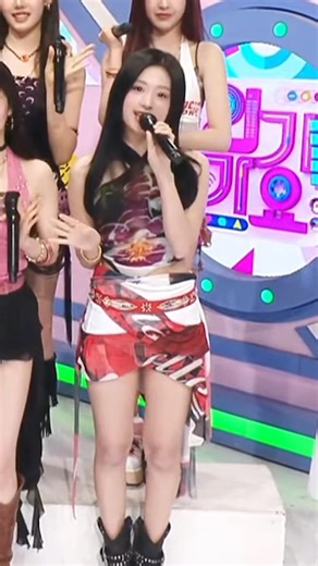 AHYEON singing “WHEN WILL MY LIFE BEGIN” Acapella at Inkigayo #shorts #ahyeon #choom