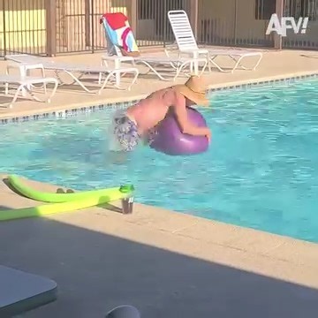 186K views · 2.5K reactions | What do you prefer? Pool or Ocean. ‍♂️ | America's Funniest Home Videos | Facebook