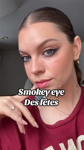 Smokey eye léger et naturelle pour tes party de noel #noel #smokeyeye #tuto #maquillage @clarinscanada | Mathilde Dion-Lavertu