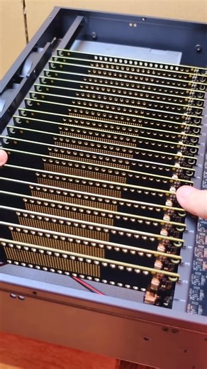 Pcb: Nai Nai on Instagram: "One device contains 20 phones ➕ Free group control operation software. This is a cross-border device mobile system that uses a pure overseas native system and can only be used overseas. All overseas platforms can do it (tk, inst, Face...). A major advantage of our company's equipment is that our company has the system source code to open source the system, and the entire environment network construction environment has been completed. The bottom layer of the system so