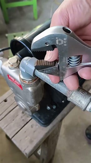 Ratchet Adjustable Wrench – Self Tightening Tool for Pipes and Repairs … #shortsfeed